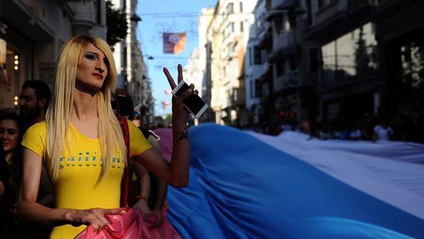 trans-onur-yuruyusu-nun-8-yili-bize-ikinci-sinif-vatandas-gibi-davranilmasina-izin-vermeyecegiz-14 trans-onur-yuruyusu-nun-8-yili-bize-ikinci-sinif-vatandas-gibi-davranilmasina-izin-vermeyecegiz-14
