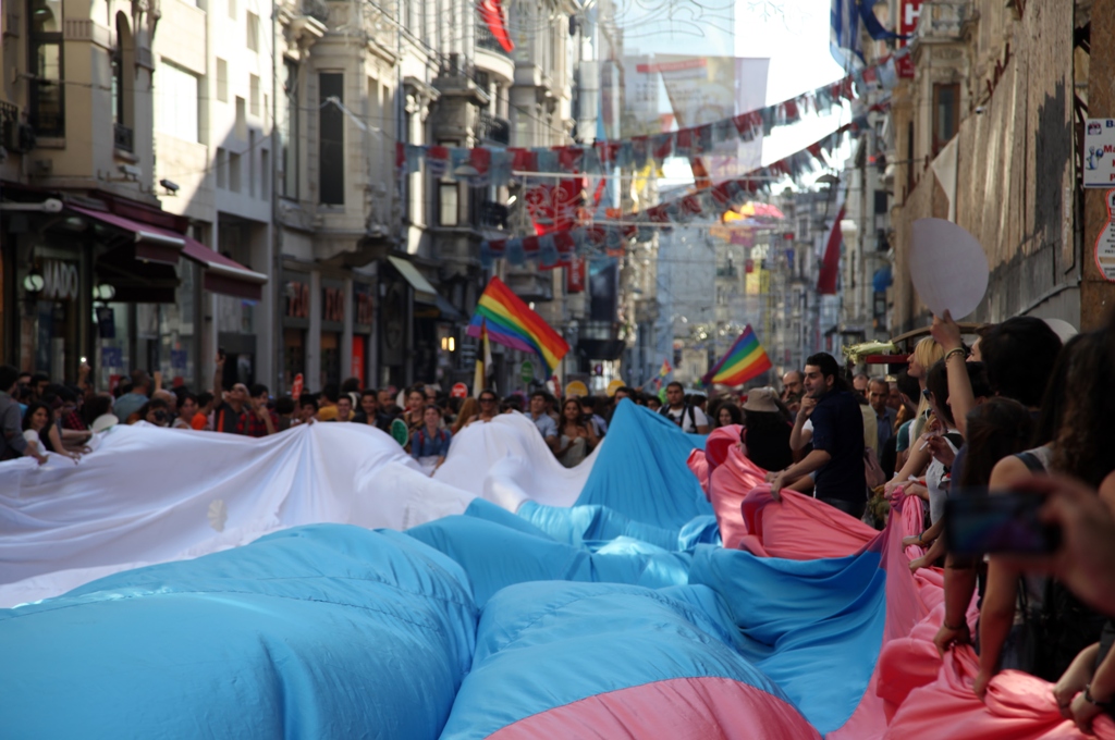 trans-onur-yuruyusu-nun-8-yili-bize-ikinci-sinif-vatandas-gibi-davranilmasina-izin-vermeyecegiz-16 trans-onur-yuruyusu-nun-8-yili-bize-ikinci-sinif-vatandas-gibi-davranilmasina-izin-vermeyecegiz-16