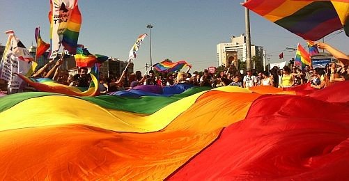 trans-onur-yuruyusu-nun-8-yili-bize-ikinci-sinif-vatandas-gibi-davranilmasina-izin-vermeyecegiz-6 trans-onur-yuruyusu-nun-8-yili-bize-ikinci-sinif-vatandas-gibi-davranilmasina-izin-vermeyecegiz-6