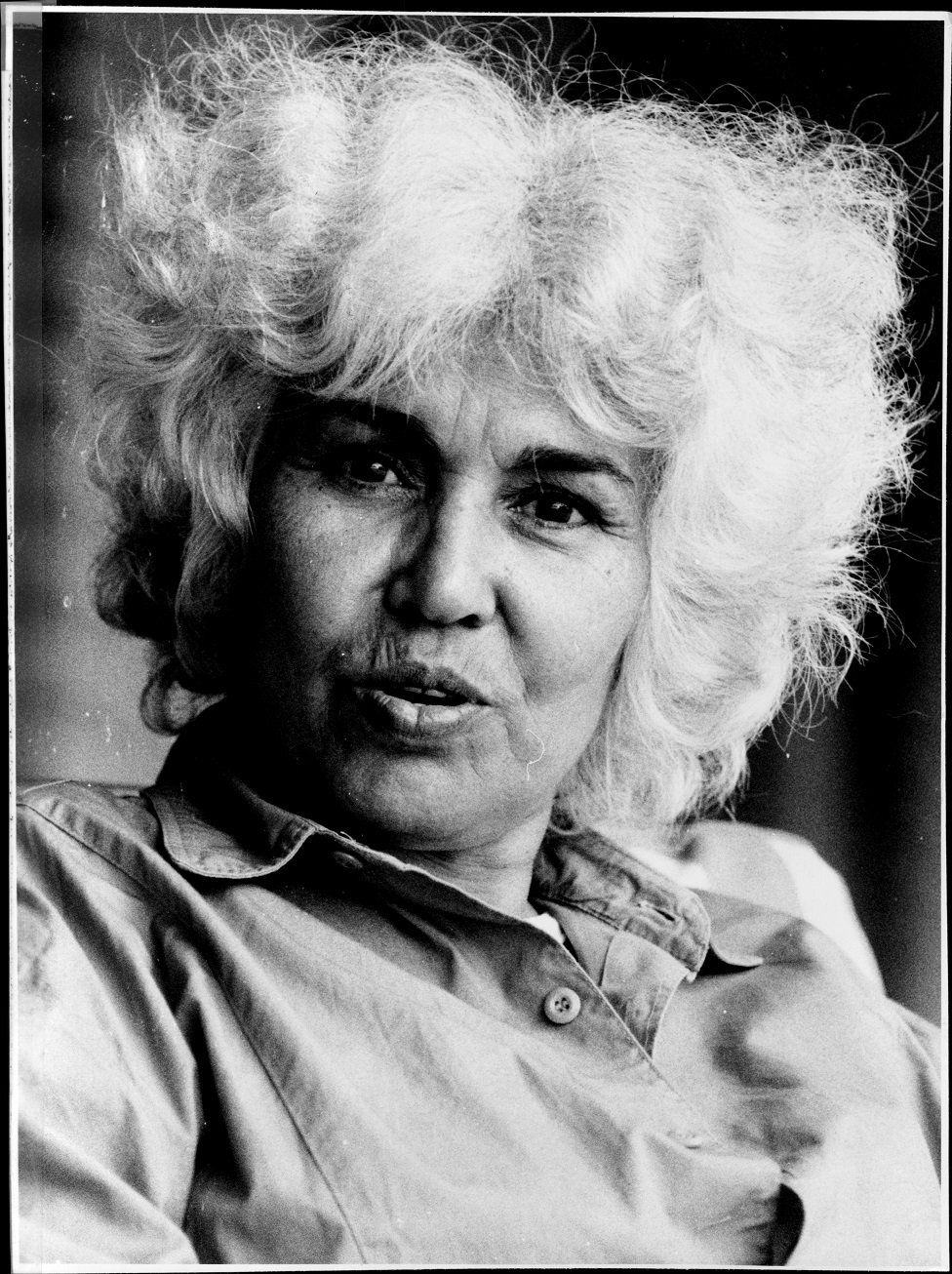 vahsi-ve-tehlikeli-bir-kadin-nawal-el-saadawi-1