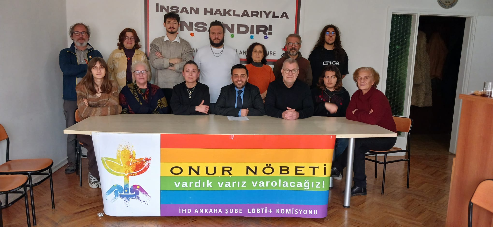 İHD Ankara Şube Onur Nöbeti’ndeydi: "Dayanışmayı büyüterek mücadeleyi sürdürmeye devam edeceğiz" | Kaos GL - LGBTİ+ Haber Portalı Haber