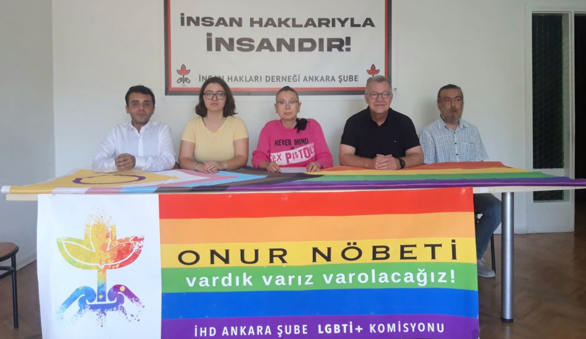 İHD’den Onur Nöbeti: “Ha Leylim’in yargı konusu yapılması, ifade özgürlüğüne ve toplumsal çeşitliliğe yönelen bir müdahaledir” | Kaos GL - LGBTİ+ Haber Portalı Haber