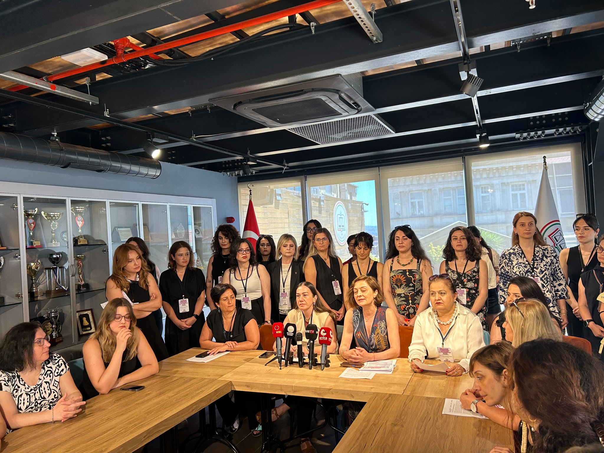 İstanbul Barosu Kadın Hakları Merkezi’nden 12. Yargı Paketi açıklaması: “Nefret yasalarına karşı durmaya devam edeceğiz!” | Kaos GL - LGBTİ+ Haber Portalı Haber
