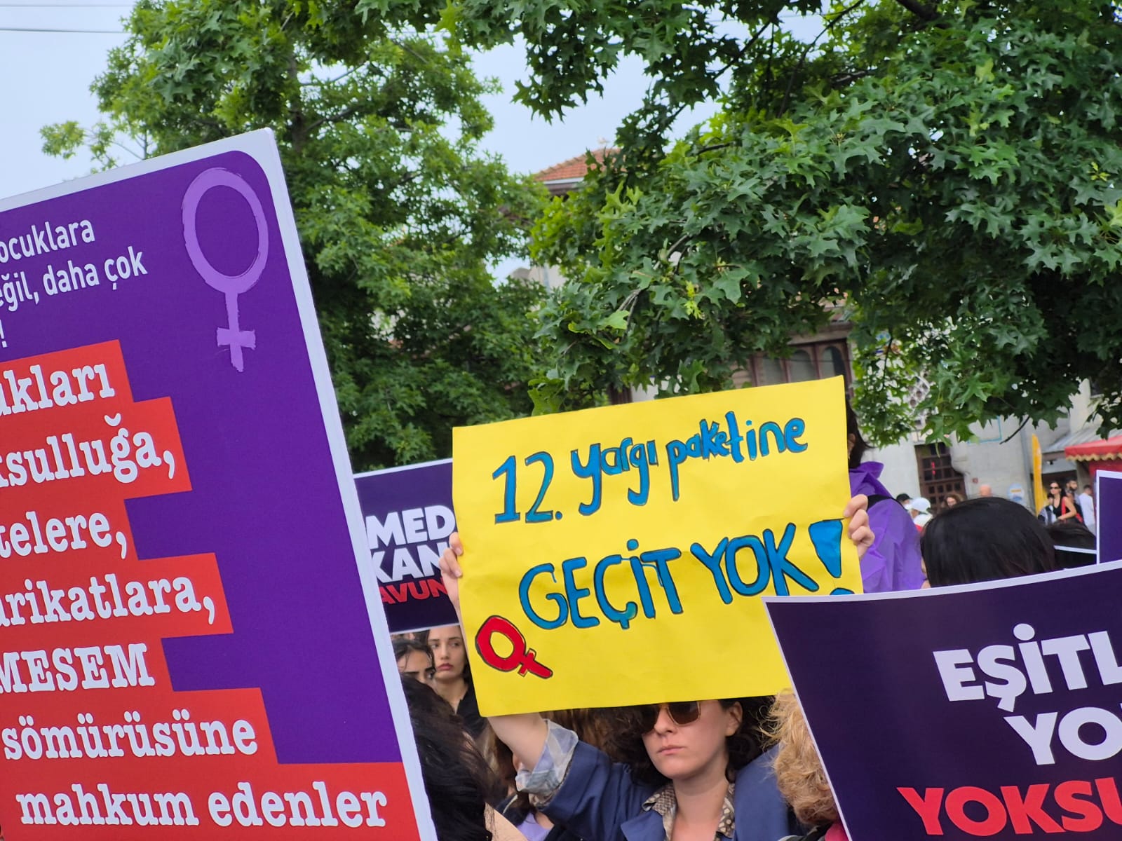 İstanbul’da kadınlar ve LGBTİ+'lar yargı paketine karşı seslendi: “Nefret yasasını kabul etmiyoruz!” | Kaos GL - LGBTİ+ Haber Portalı Haber