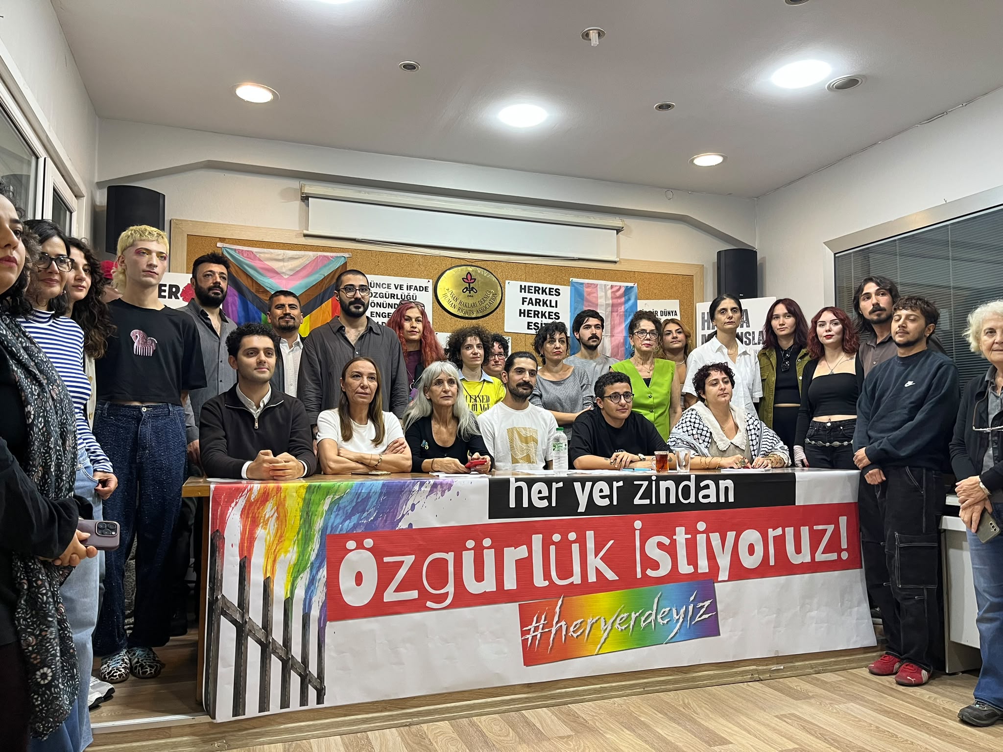 İstanbul’da LGBTİ+’lardan özgürlük çağrısı: “LGBTİ+’lar ne toplum için ne de ailelerimiz için bir tehdit” Kaos GL - LGBTİ+ Haber Portalı