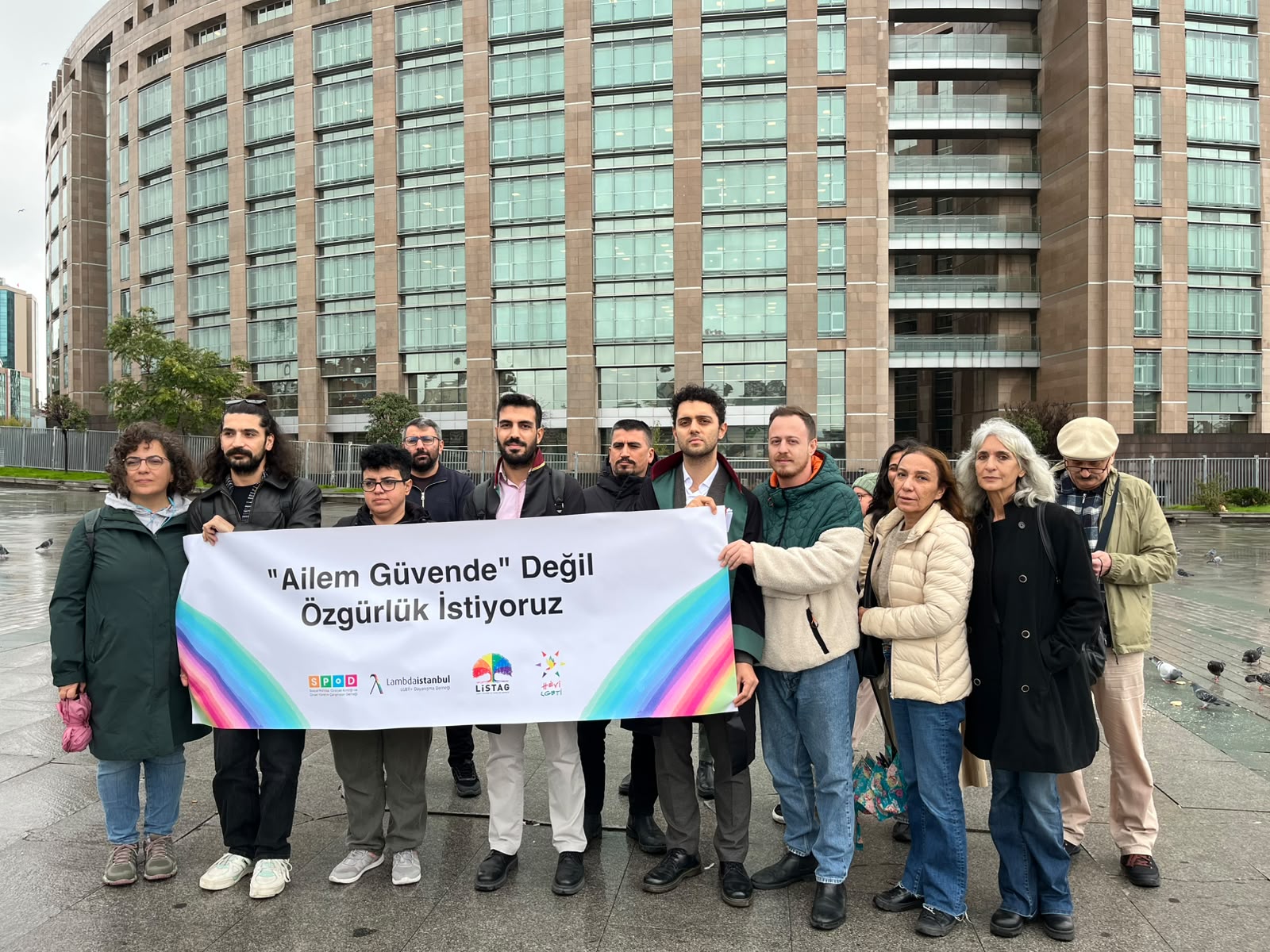 İstanbul’daki LGBTİ+ derneklerinden çağrı: “İki aydır süren hukuksuz tutukluluğa son verilsin!” | Kaos GL - LGBTİ+ Haber Portalı