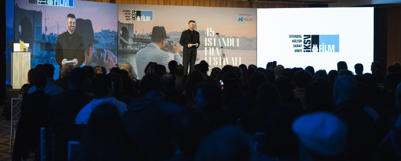İstanbul Film Festivali ödül töreninde sansürsüz sinema vurgusu: "Aşkın sansürlenmediği bir ülke, bir sanat, bir ekran" Kaos GL - LGBTİ+ Haber Portalı