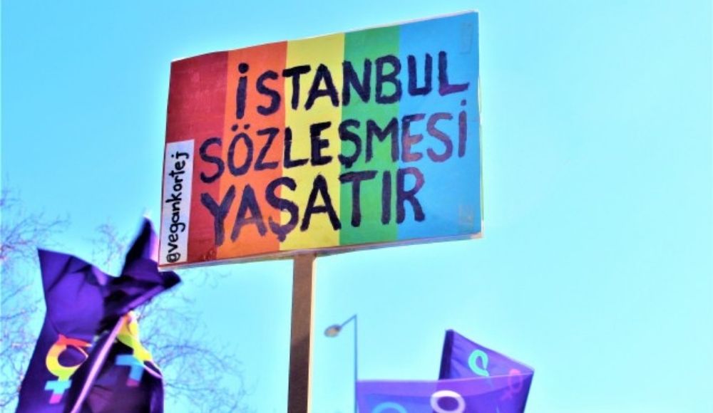 "İnsan haklarını savunduğumuz için sınır dışı edilmek üzereyiz!" | Kaos GL - LGBTİ+ Haber Portalı Haber