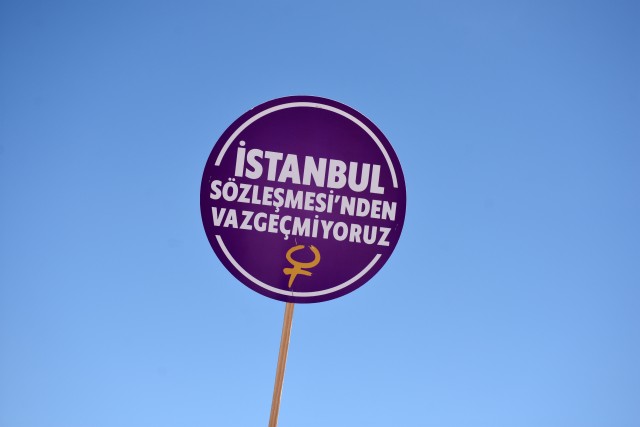 İstanbul Sözleşmesi eyleminde gözaltına alınanlarla dayanışanlar da yargılanıyor! Kaos GL - LGBTİ+ Haber Portalı