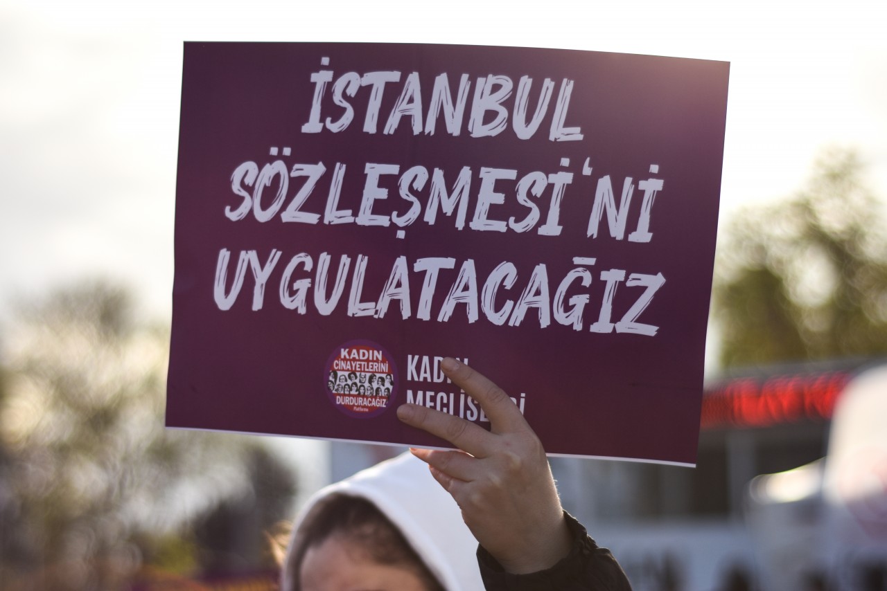 “İstanbul Sözleşmesi'ni ve 6284’ü uygulamak zorundasınız” Kaos GL - LGBTİ+ Haber Portalı