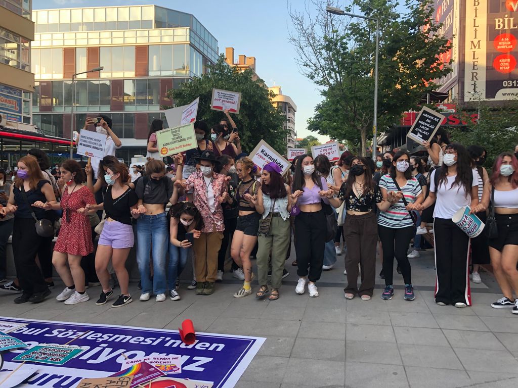 “İstanbul Sözleşmesi’nin feshi kadınların ve LGBTİ+ların yaşam hakları yok saymak demek” Kaos GL - LGBTİ+ Haber Portalı