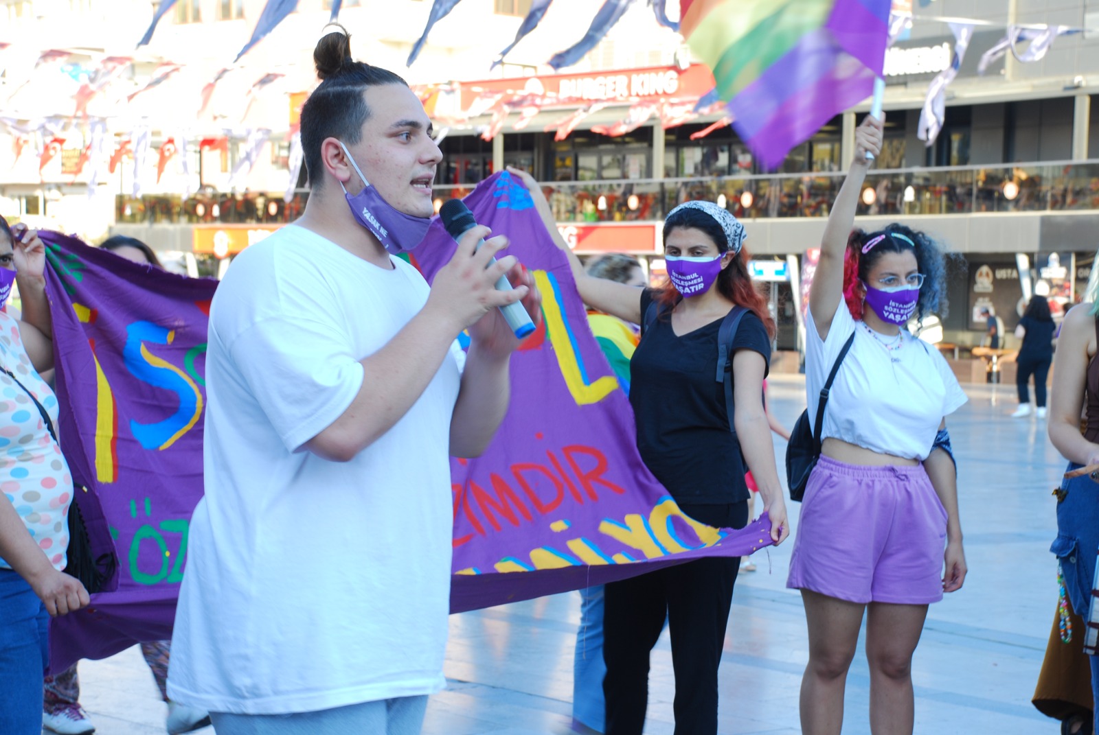 “İstedikleri kadar gözaltına alsınlar, bizler örgütlenmeye devam edeceğiz” Kaos GL - LGBTİ+ Haber Portalı