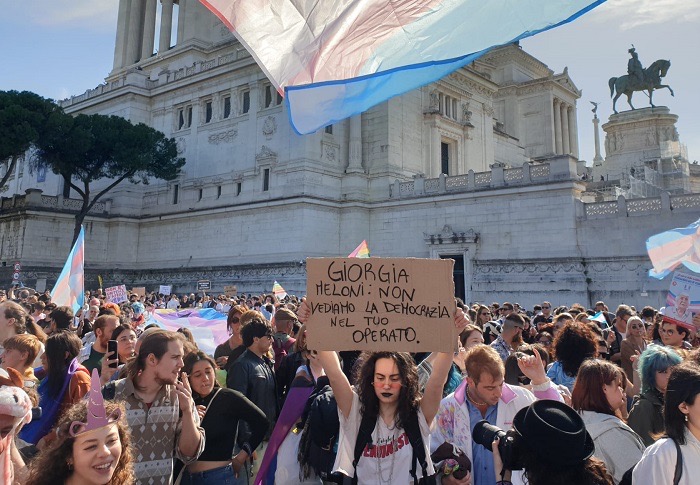 İtalya’da iktidarın nefreti, trans kadına karşı polis şiddetine dönüştü Kaos GL - LGBTİ+ Haber Portalı