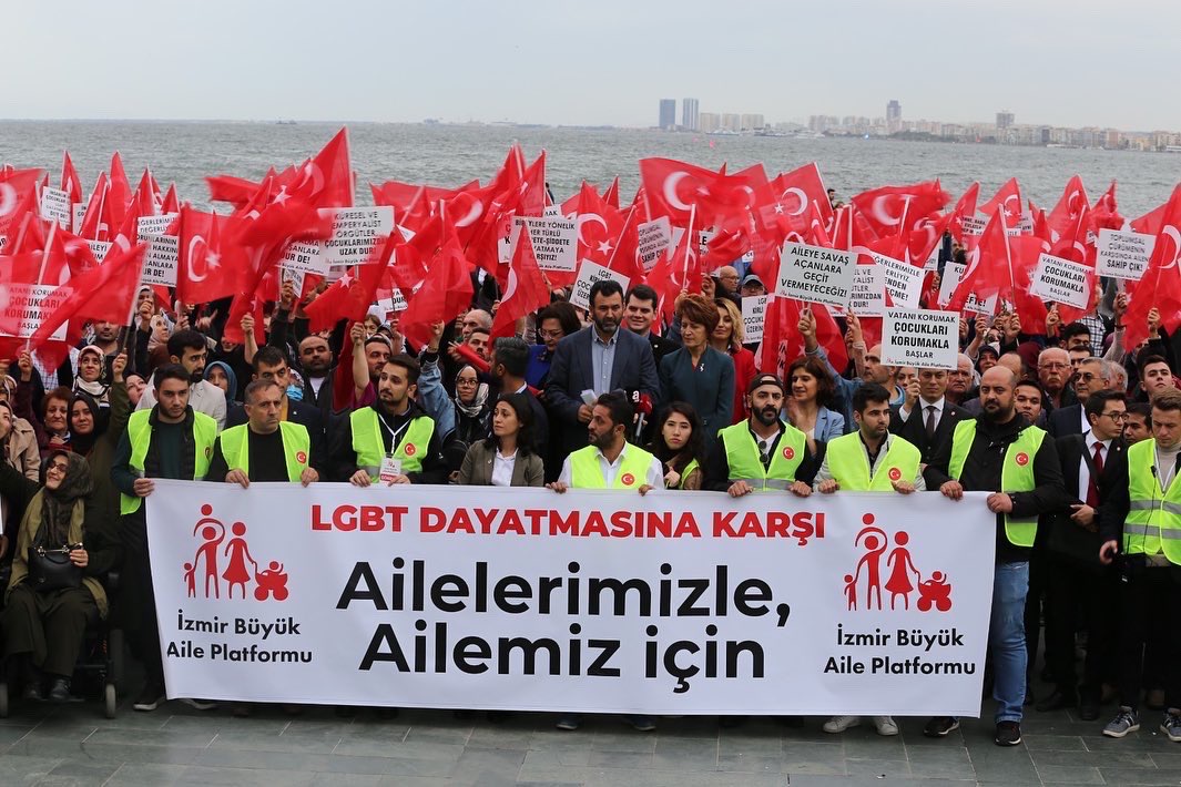 İzmir “Büyük Aile” mitinginde “devlet göreve” çağrıldı Kaos GL - LGBTİ+ Haber Portalı