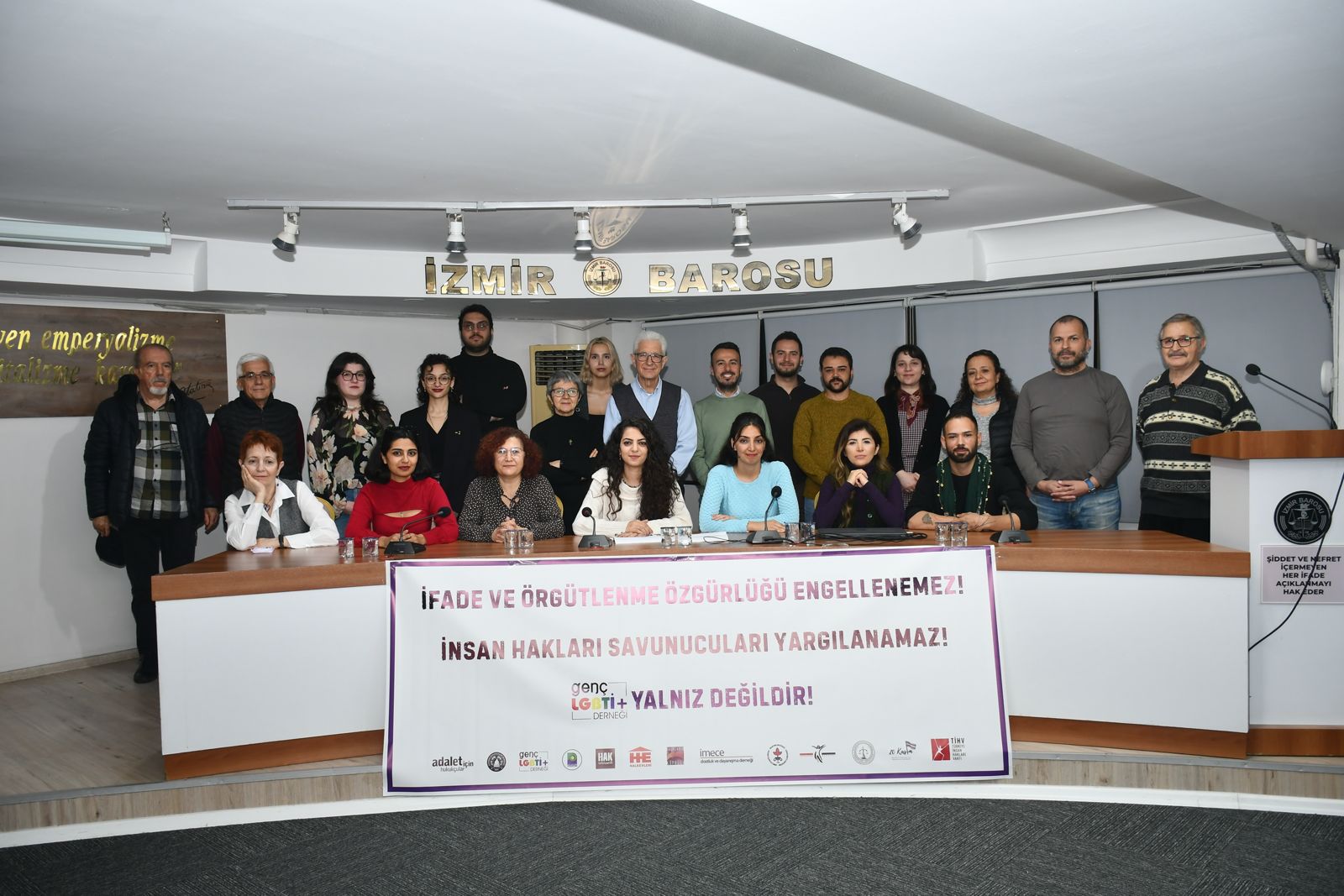 İzmir’de Genç LGBTİ+ Derneği davası için basın açıklaması: “LGBTİ+ haklarının insan hakları olduğu bir hakikattir” Kaos GL - LGBTİ+ Haber Portalı