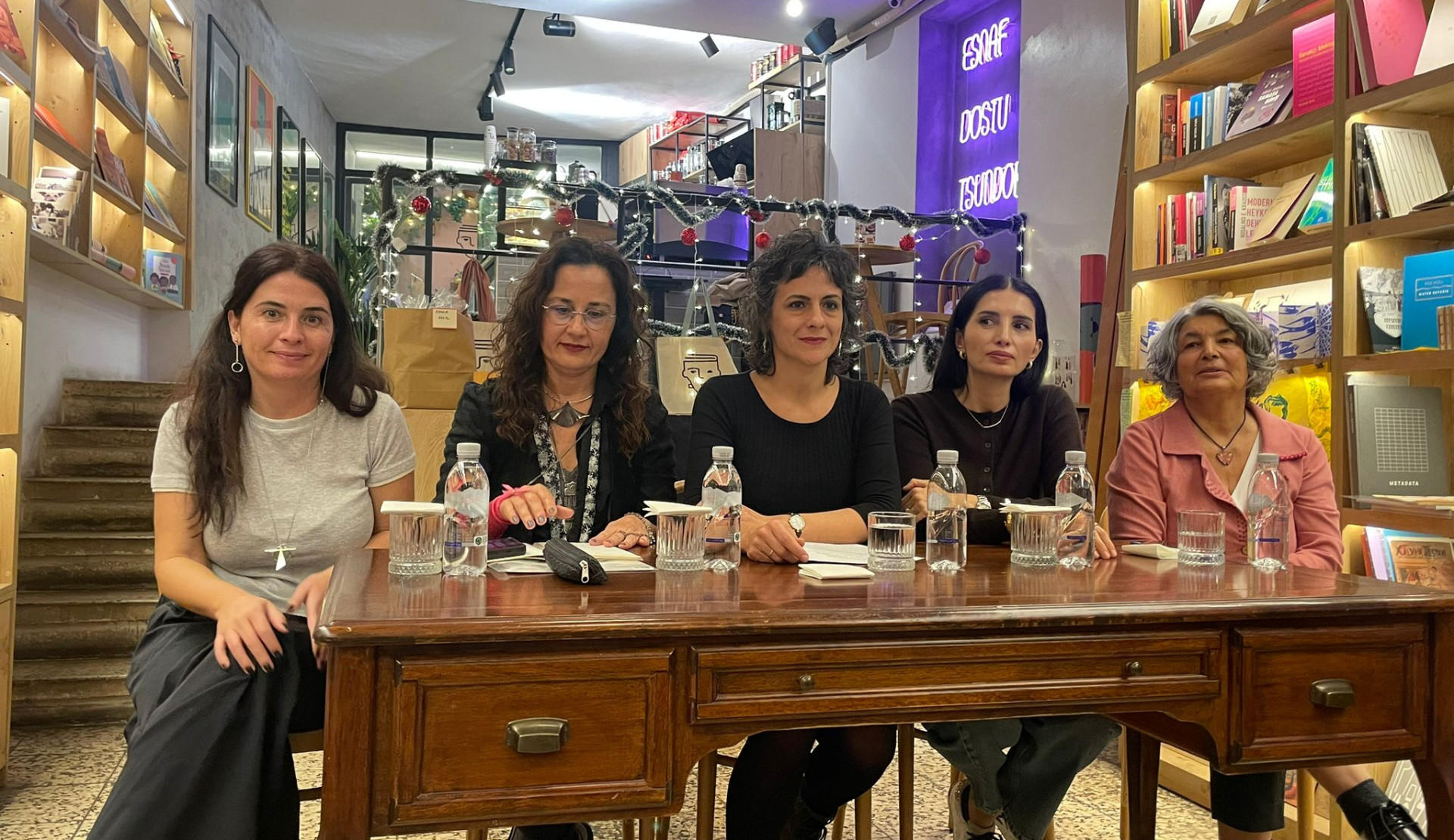 Kadın+ Edebiyatçılar: “Yayın alanında kadınlara yönelik ayrımcılık ortadan kalkana kadar mücadelemizi sürdüreceğiz” Kaos GL - LGBTİ+ Haber Portalı