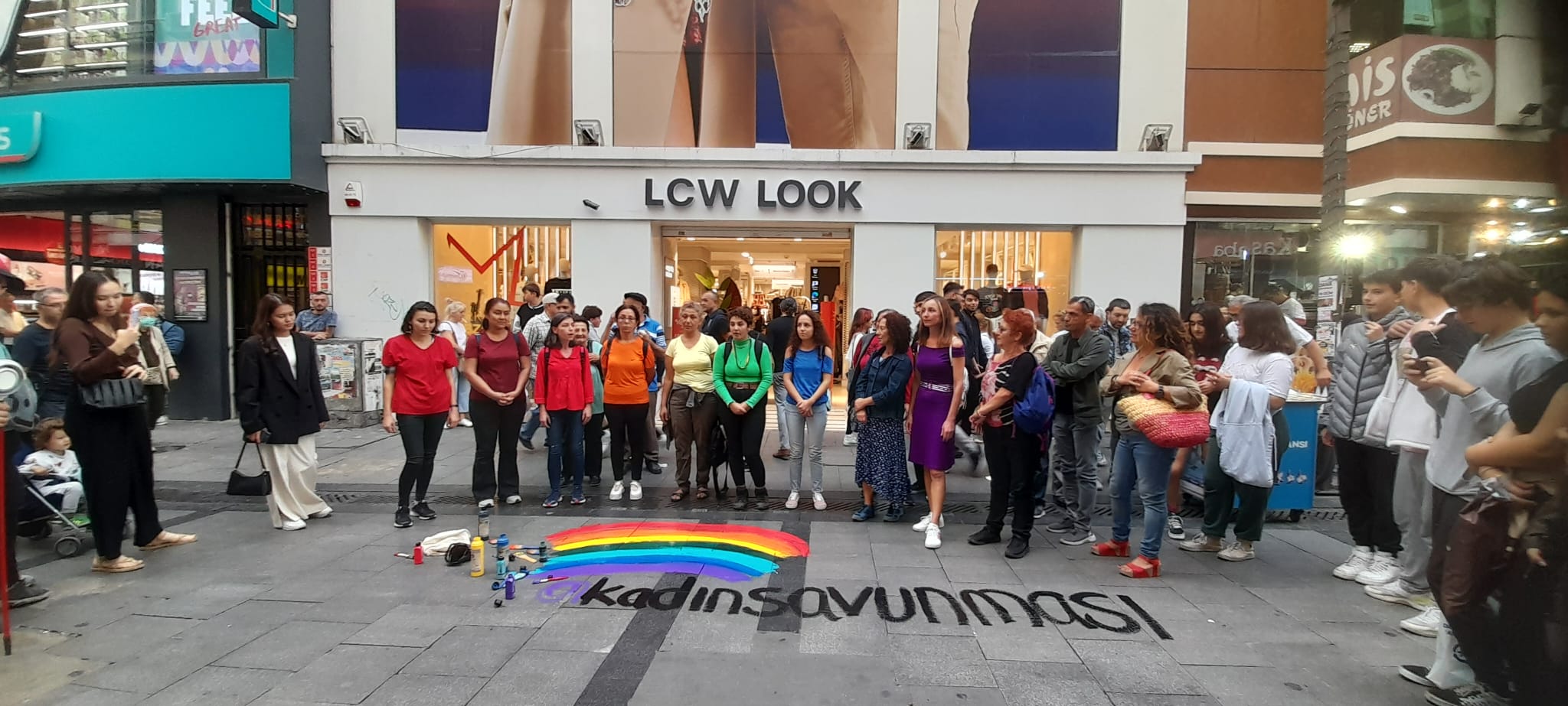 Kadın Savunma Ağı, LCW’yi protesto etti Kaos GL - LGBTİ+ Haber Portalı
