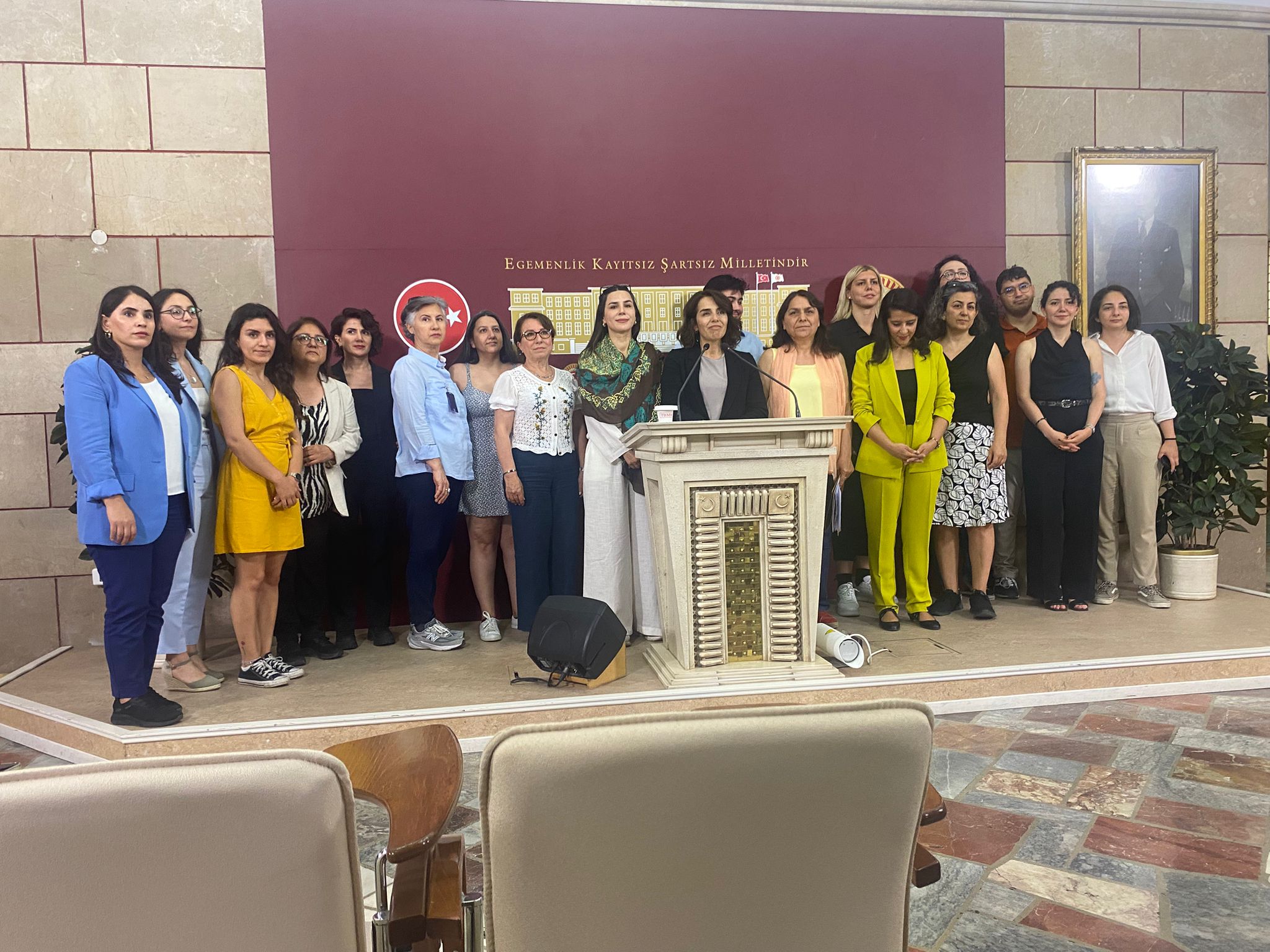 Kadına Karşı Şiddeti Araştırma Komisyonu’nun raporuna ilişkin Meclis’te basın açıklaması: “Komisyon, nefreti kışkırtanlara paye veriyor” Kaos GL - LGBTİ+ Haber Portalı