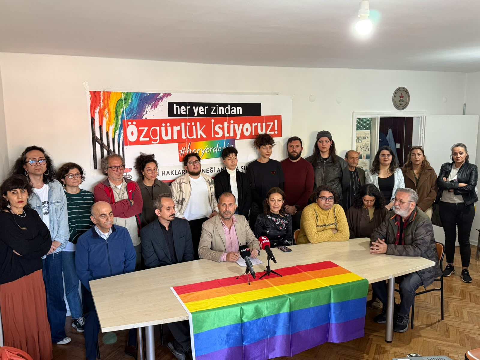 Kaos GL avukatları: “Asılsız iddialar ve siyasi operasyonlar bizi yıldıramaz; Kaos GL tutsakları derhal serbest bırakılsın!” | Kaos GL - LGBTİ+ Haber Portalı