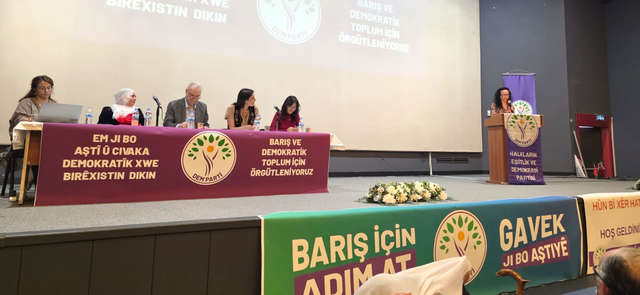 Kaos GL’den Defne Güzel DEM Parti Ankara İl Örgütü Kongresi’nde konuştu: “Dayanışma her zamankinden daha hayati” | Kaos GL - LGBTİ+ Haber Portalı Haber