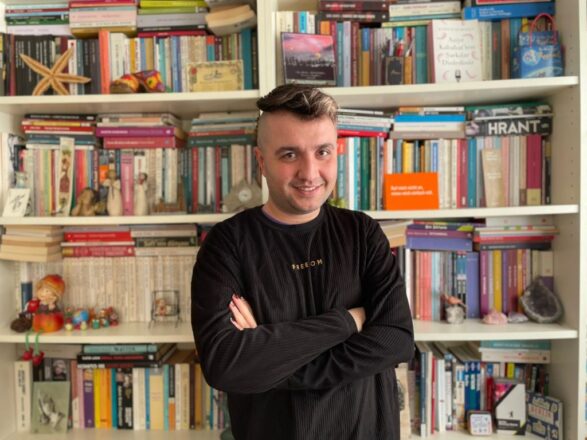 KaosGL.org Genel Yayın Yönetmeni Yıldız Tar gözaltına alındı Kaos GL - LGBTİ+ Haber Portalı