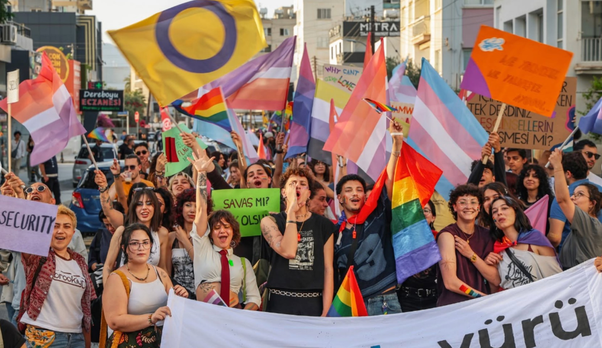 Kıbrıs Onur Yürüyüşü yapıldı: “Yurtta aşk, dünyada aşk!” Kaos GL - LGBTİ+ Haber Portalı