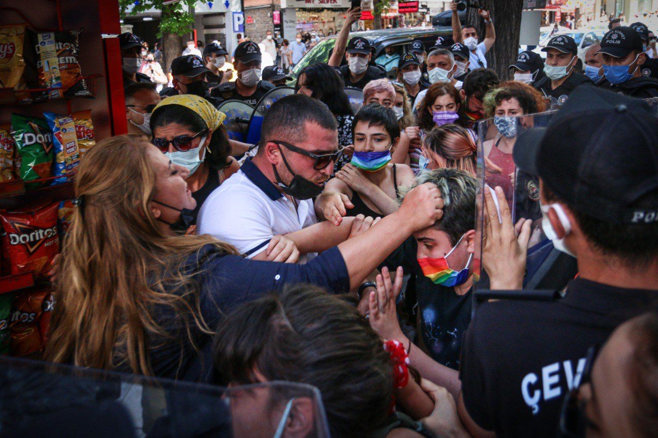 “Kimliğimi açıkça yaşadığım için temel haklarımın elimden alınmasını kabul etmiyorum” Kaos GL - LGBTİ+ Haber Portalı