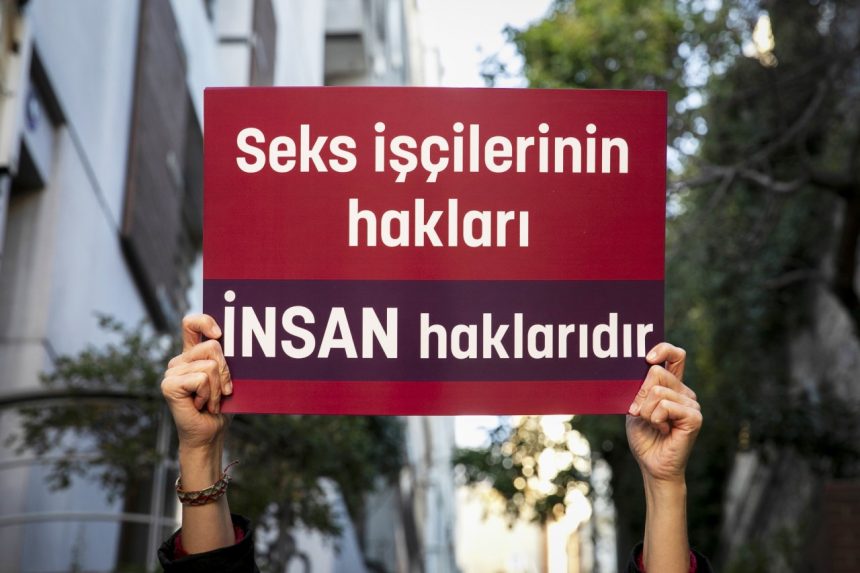Kırmızı Şemsiye’den Uluslararası Seks İşçileri Hakları Günü açıklaması: “Seks işçilerinin korunması devletin sorumluluğudur” | Kaos GL - LGBTİ+ Haber Portalı Haber