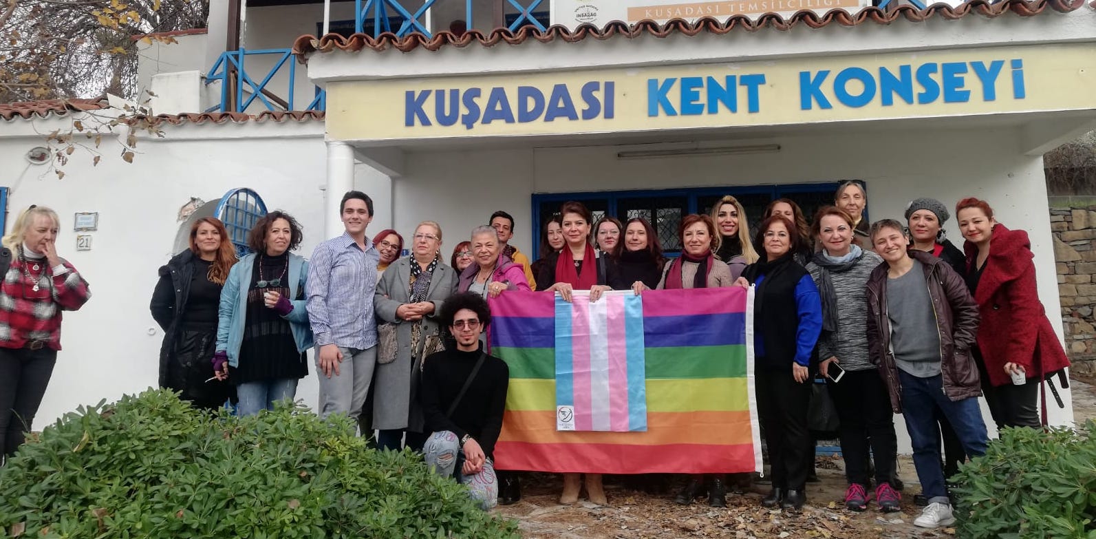 Kuşadası’nda LGBTİ+ hakları konuşuldu, Eylül Cansın anıldı   Kaos GL - LGBTİ+ Haber Portalı