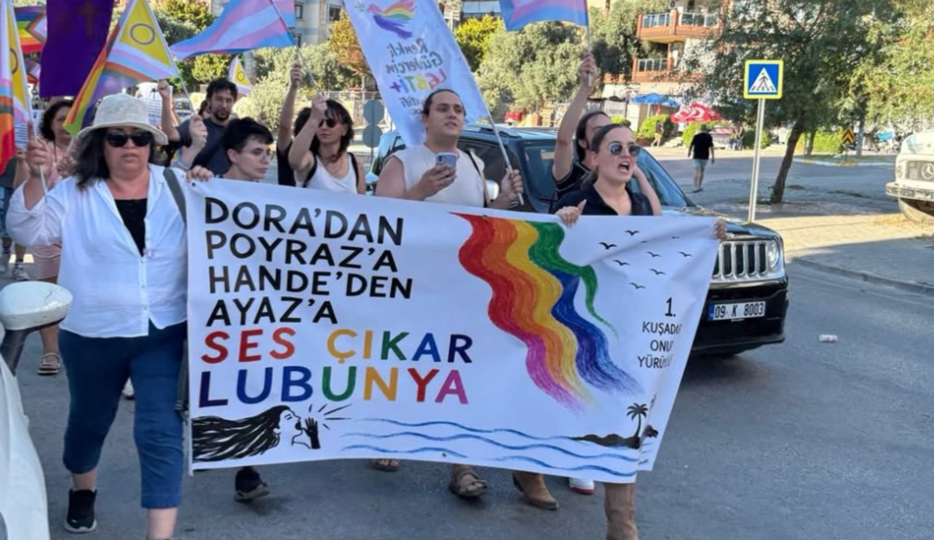 Kuşadası Onur Yürüyüşü'nü takip eden avukatlar hakkında soruşturma başlatıldı! | Kaos GL - LGBTİ+ Haber Portalı Haber