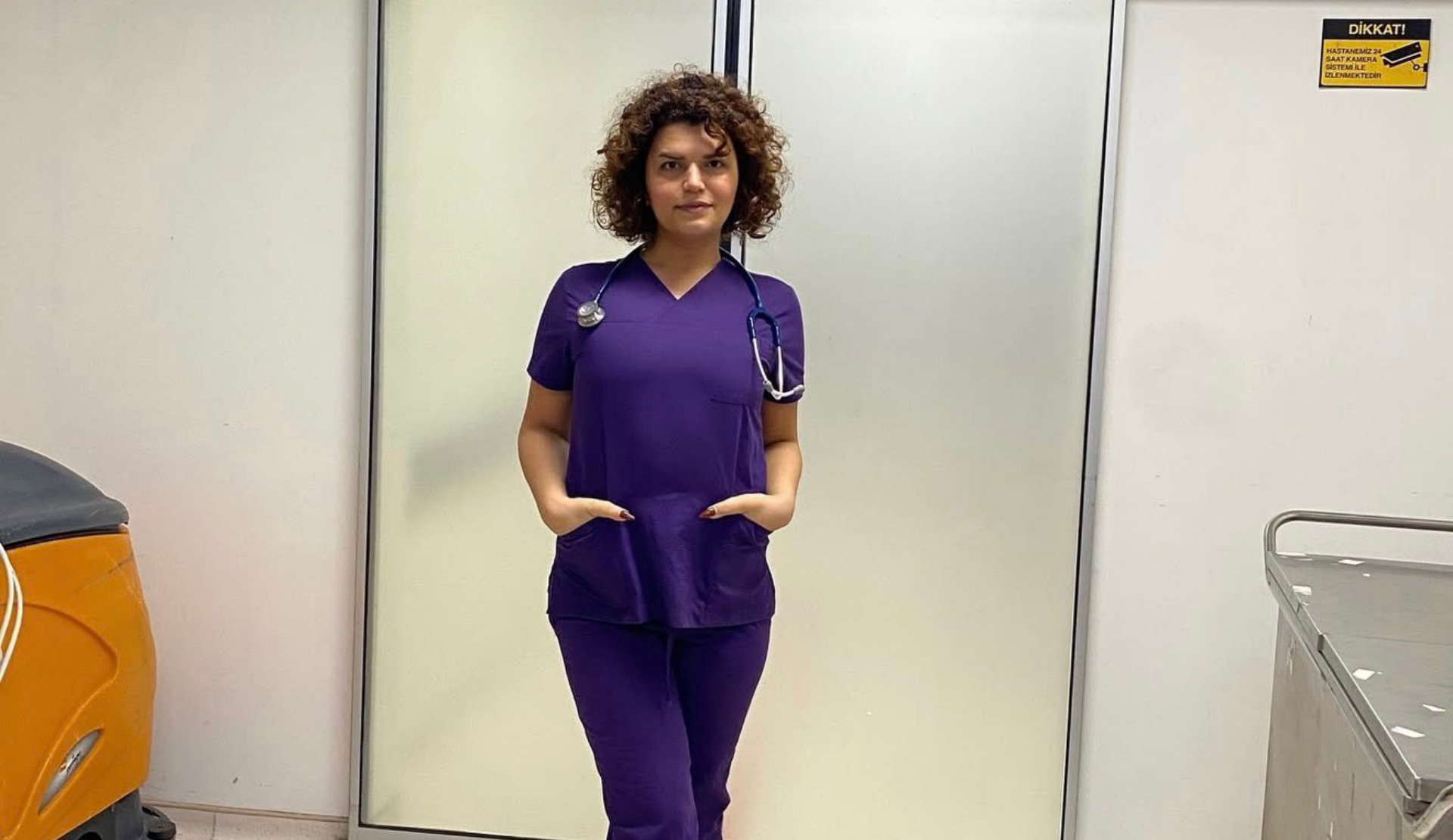 Larin Kayataş, Kadın İşçi’ye konuştu: “Açık kimlikliyseniz, varlığınızı ortadan kaldırmak istiyorlar” | Kaos GL - LGBTİ+ Haber Portalı Haber