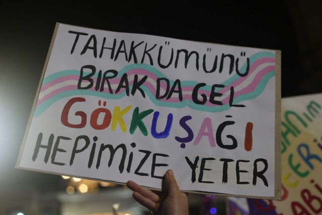 LGBTİ+ dernekleri: “Hayatlarımız; paketlerinize, torbalarınıza sığmadı, sığmayacak” | Kaos GL - LGBTİ+ Haber Portalı Haber
