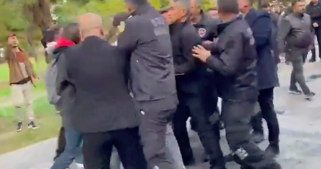 LGBTİ+ düşmanı etkinliği protesto eden öğrencilere güvenlik saldırısı! | Kaos GL - LGBTİ+ Haber Portalı Haber