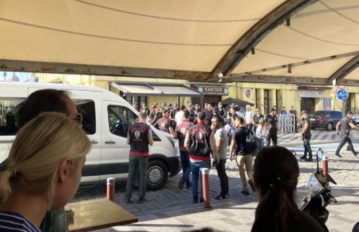 LGBTİ+ düşmanı kamu spotunu protesto eden aktivistler yargılanıyor: "Eylem alanına bile ulaşamadan gözaltına alındık" | Kaos GL - LGBTİ+ Haber Portalı Haber