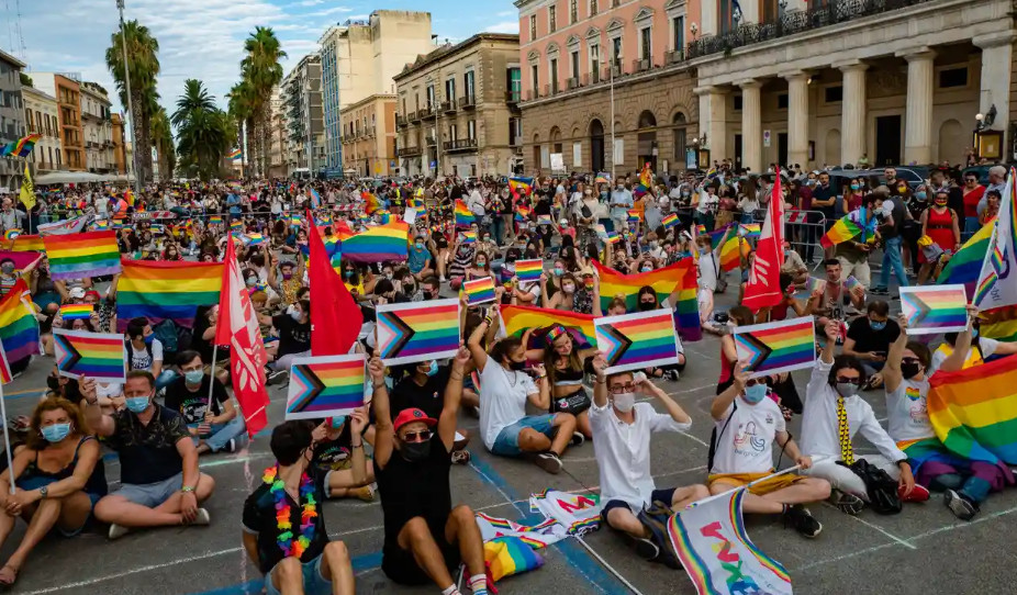 LGBTİ+ hakları sağcı iktidarlar tarafından tehdit ediliyor: Sıra İtalya’da! Kaos GL - LGBTİ+ Haber Portalı