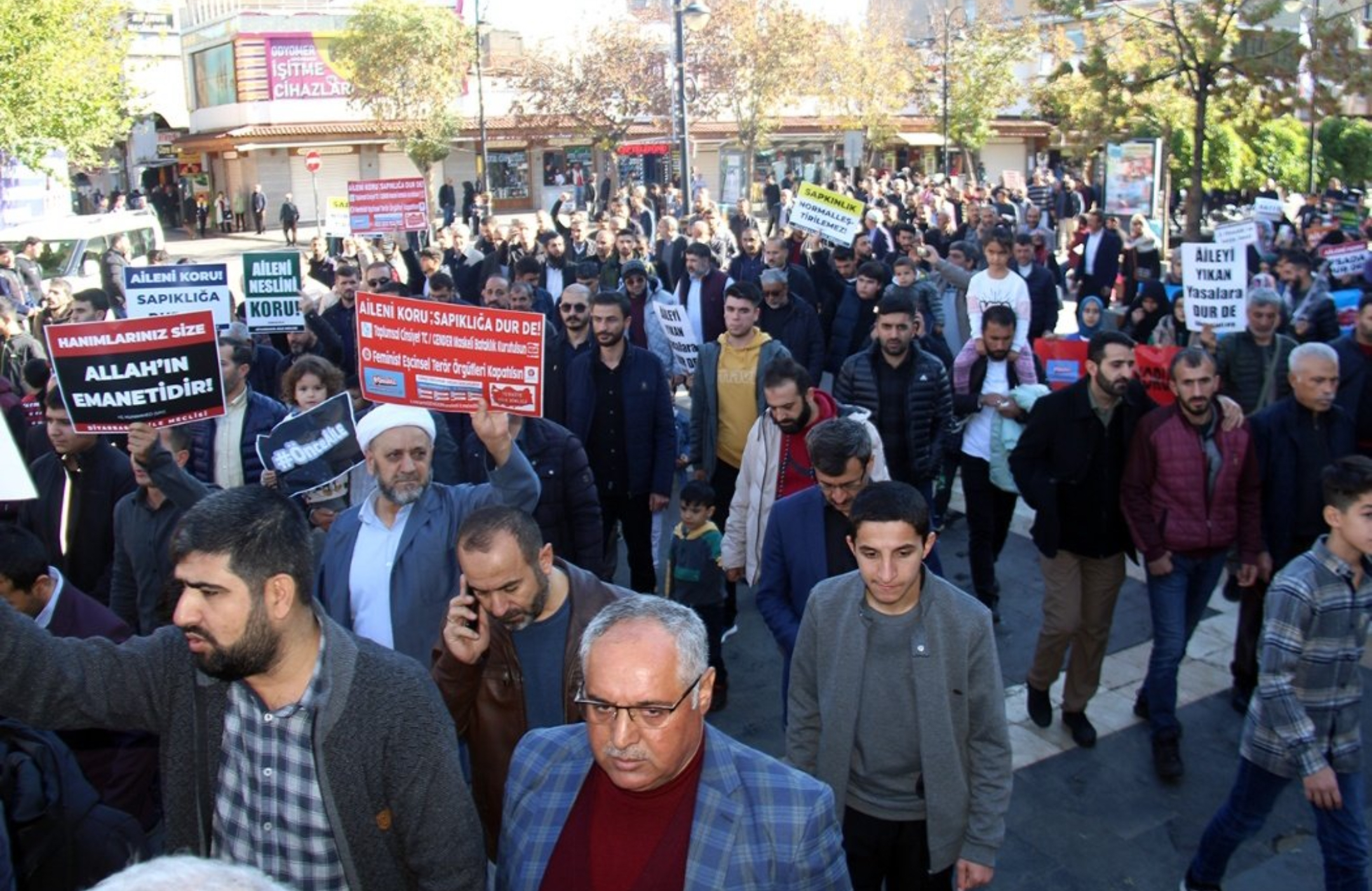 LGBTİ+ karşıtı nefret siyasetinde nöbetleşen şehirler Kaos GL - LGBTİ+ Haber Portalı