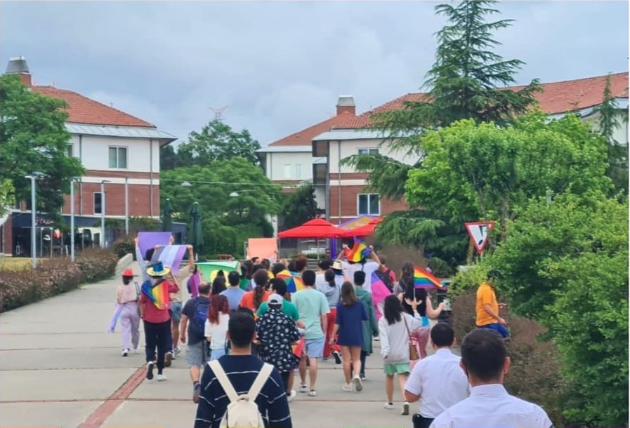 LGBTİ+’lar Sabancı Üniversitesi’nde yürüdü Kaos GL - LGBTİ+ Haber Portalı