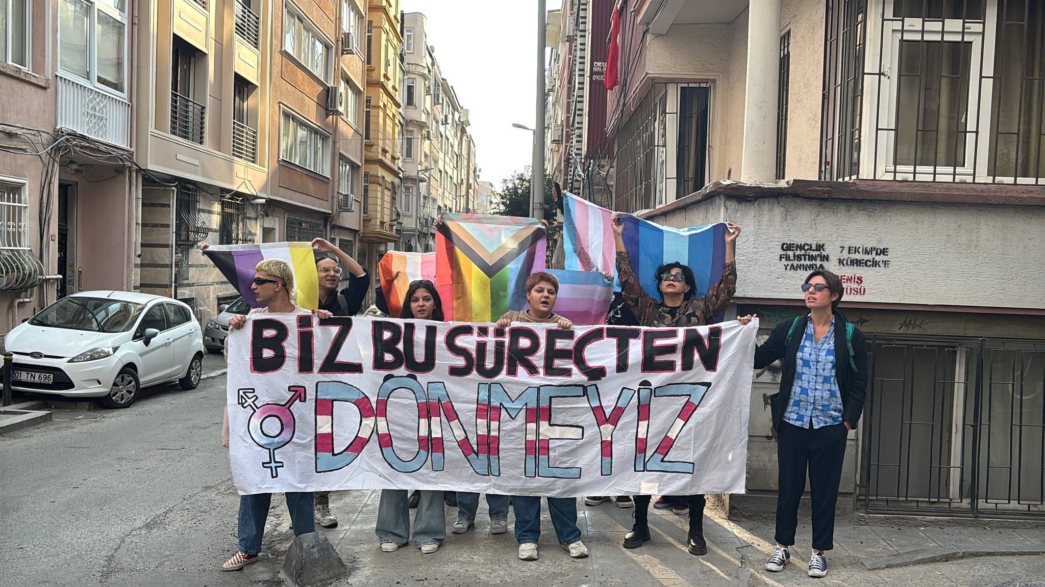 LGBTİ+’lar yargı paketine karşı İstanbul’da sokağa çıktı | Kaos GL - LGBTİ+ Haber Portalı Haber