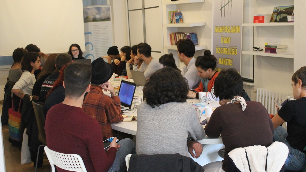 “LGBTİ+ mahpuslar açlık grevi ile gündemde bu da içerideki çaresizliği ortaya koyuyor” Kaos GL - LGBTİ+ Haber Portalı