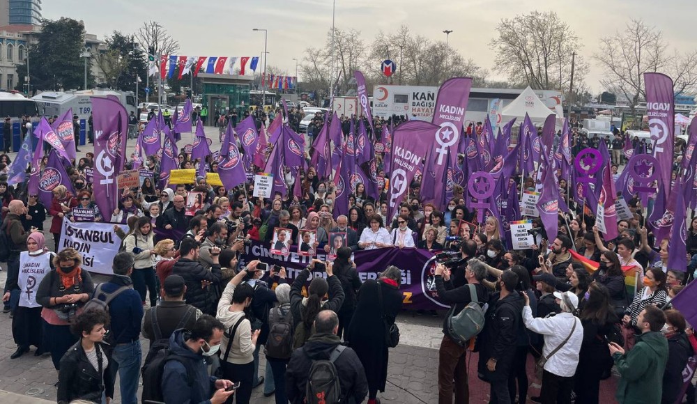 LGBTİQ+ Meclisleri Kadın Cinayetlerini Durduracağız Platformu’na açılan kapatma davasına karşı sokaklardaydı Kaos GL - LGBTİ+ Haber Portalı