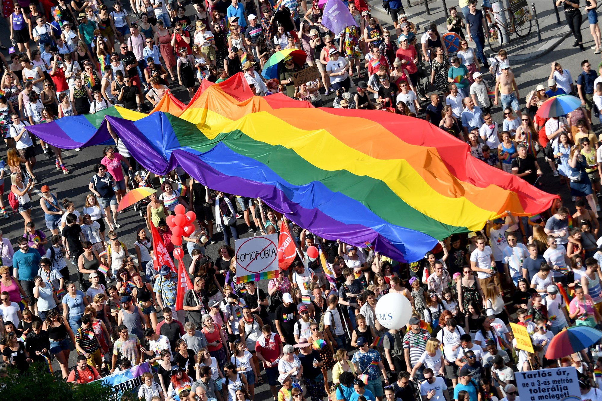 Macaristan LGBTİ+’ların kazanılmış haklarını gasp etmeye devam ediyor! | Kaos GL - LGBTİ+ Haber Portalı