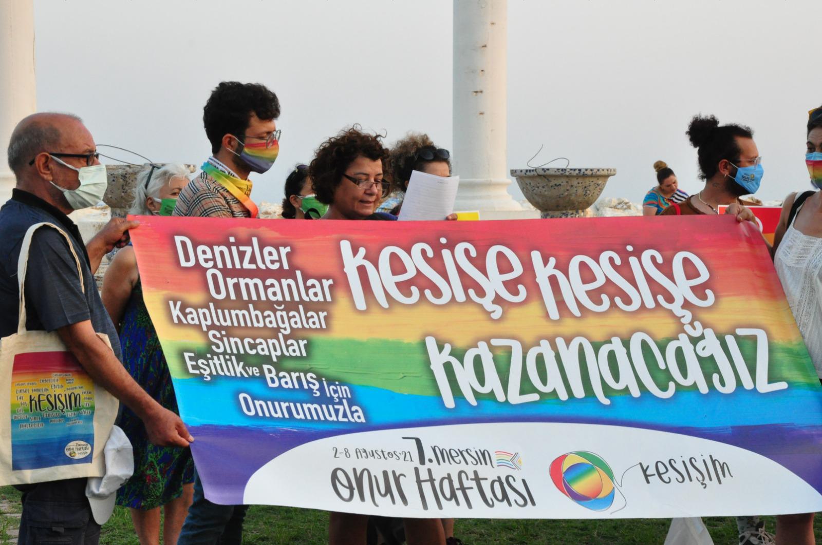 Mersin’de Onur sokakta: Birlikte büyüyor, büyütüyoruz bu büyük sevdayı! | Kaos GL - LGBTİ+ Haber Portalı Haber