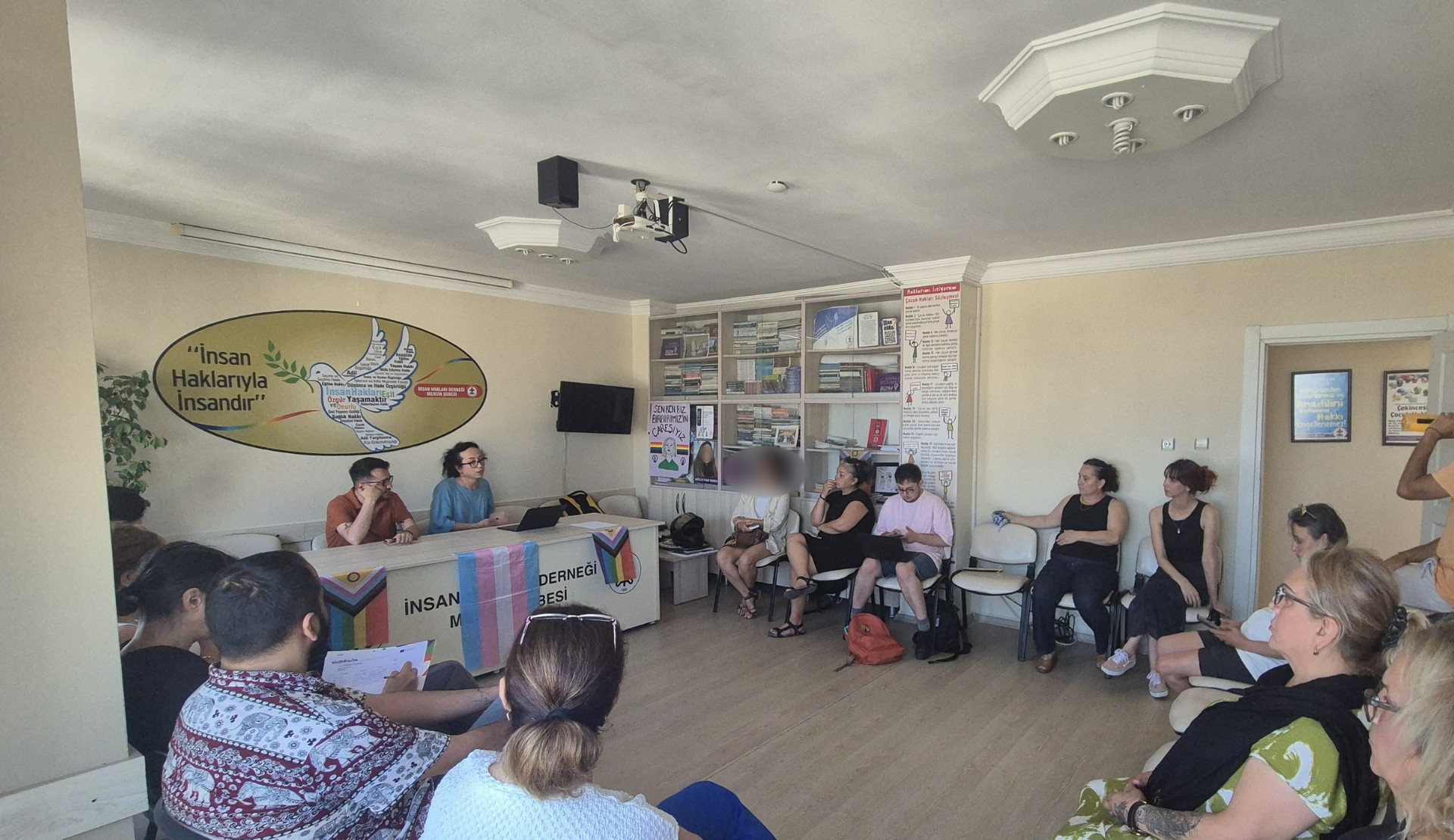 Mersin Onur Haftası’nda örgütlenme özgürlüğü tartışıldı: “LGBTİ+’ların eşit yaşayabildiği bir toplum daha barışçıl bir toplumdur” | Kaos GL - LGBTİ+ Haber Portalı Haber
