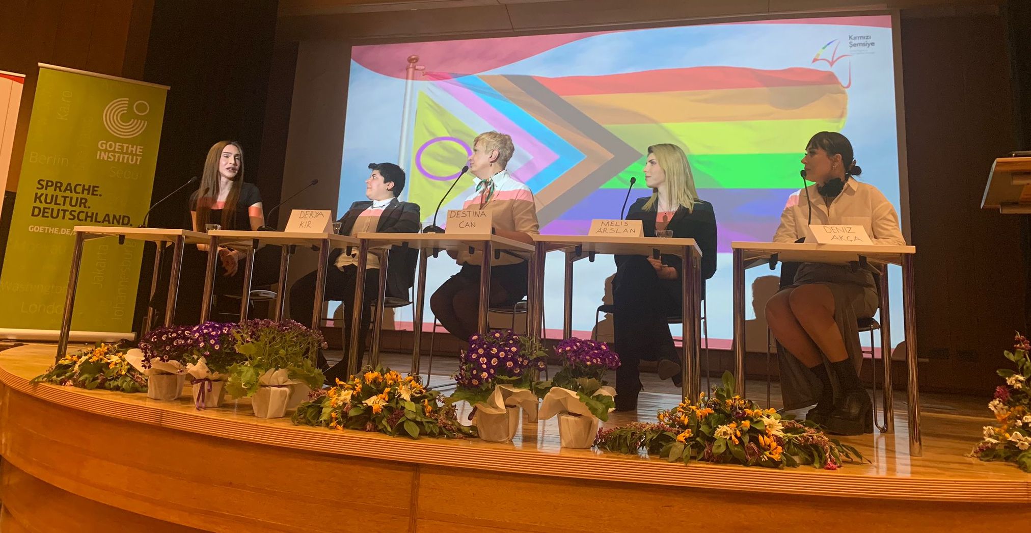 “Mesleğini icra ederken kendini güvende hisseden bir seks işçisi bile yok!” Kaos GL - LGBTİ+ Haber Portalı