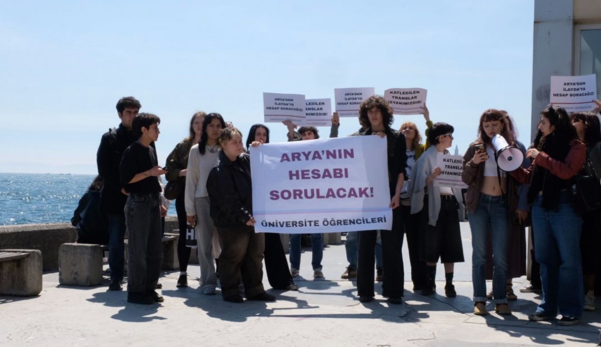 Mimar Sinan Güzel Sanatlar Üniversitesi öğrencileri: “Sıra arkadaşlarımız Arya ve İlayda’nın katillerinden hesap sormaya devam edeceğiz” | Kaos GL - LGBTİ+ Haber Portalı Haber