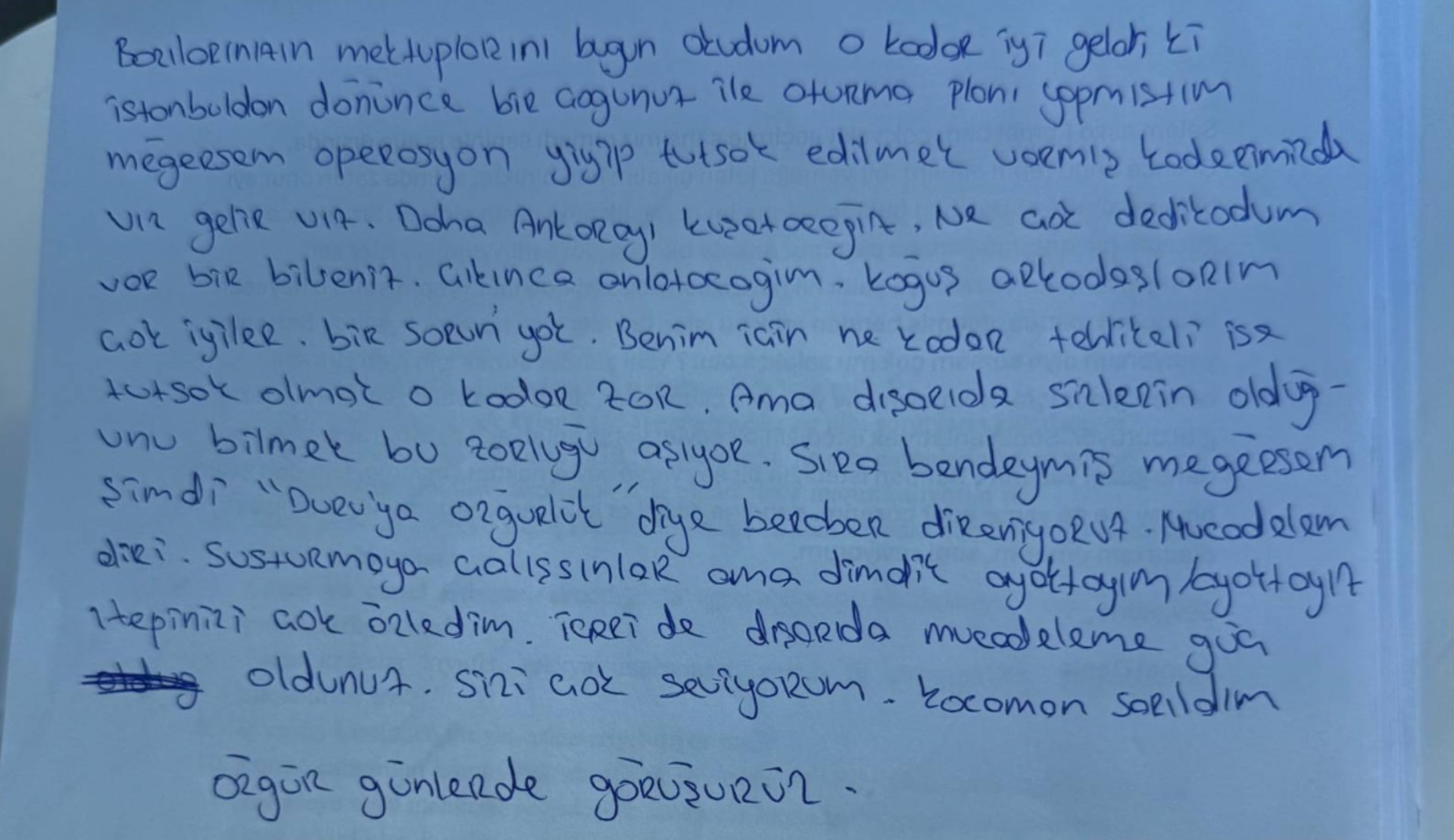 NATO operasyonunda tutuklanan LGBTİ+ aktivisti Duru’dan mesaj var: “Susturmaya çalışsınlar ama dimdik ayaktayız” Kaos GL - LGBTİ+ Haber Portalı