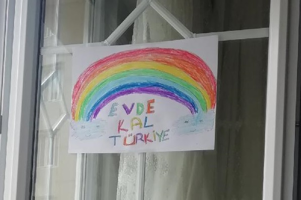 Okul WhatsApp gruplarında müdürlerden nefret suçu: “LGBT sapıkları” | Kaos GL - LGBTİ+ Haber Portalı
