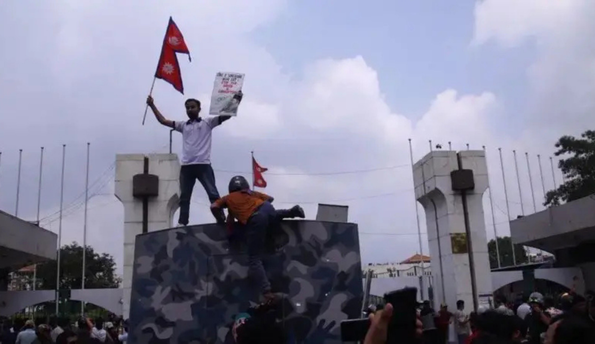 Nepal’de Z kuşağı protestolarına katılan LGBTİ+ aktivistleri anlattı: “Herkes için barış diliyoruz” Kaos GL - LGBTİ+ Haber Portalı