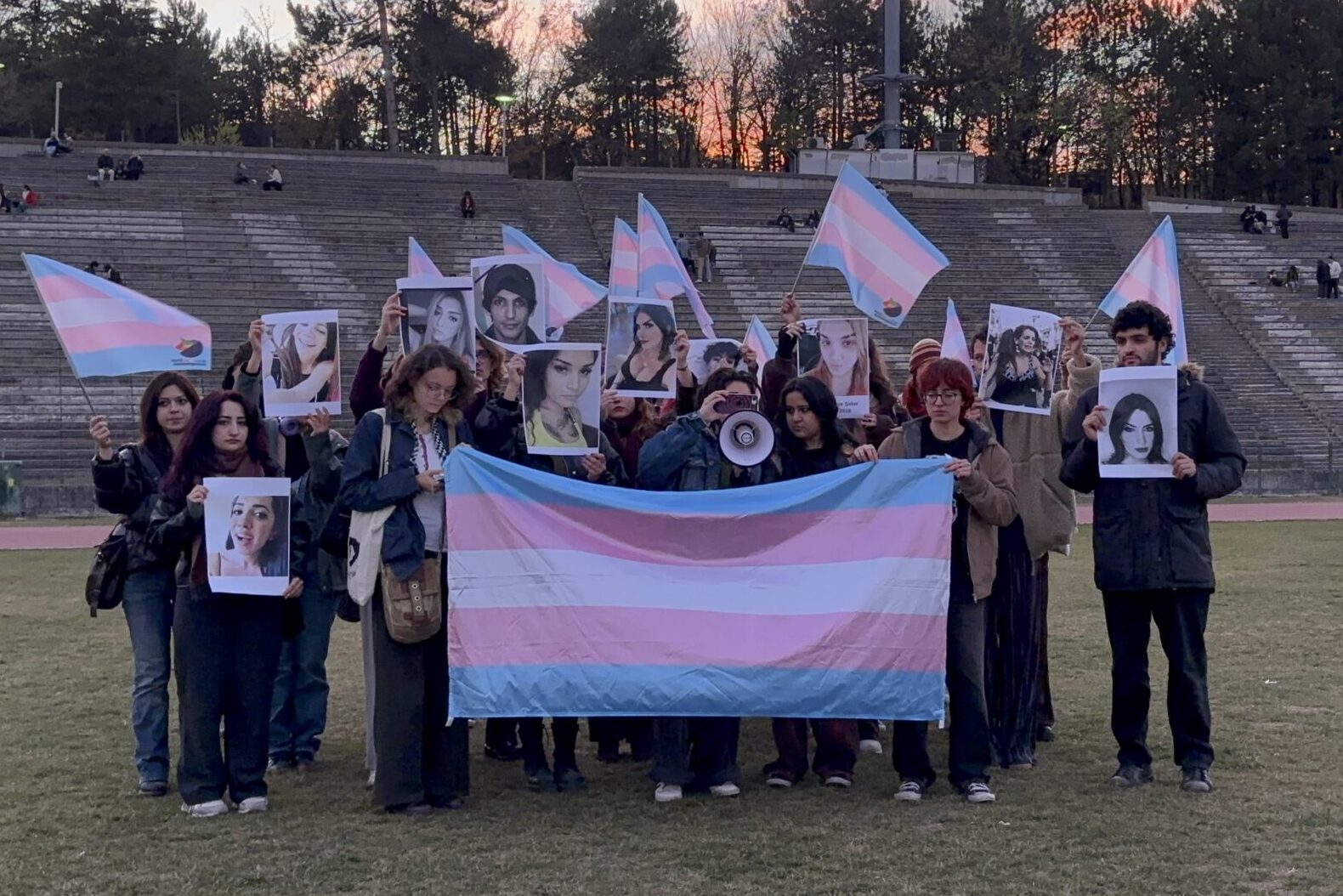ODTÜ’de nefret suçu mağduru translar anıldı: "Onurlu bir yaşam için mücadelemizi kararlılıkla sürdüreceğiz" Kaos GL - LGBTİ+ Haber Portalı