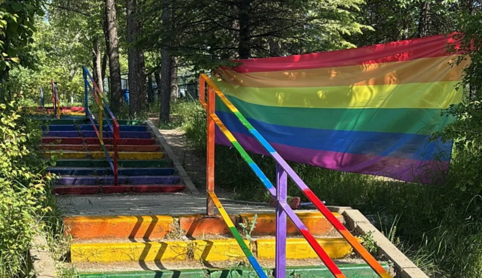 ODTÜ Gökkuşağı Merdivenleri, Onur Ayı için yeniden boyandı! | Kaos GL - LGBTİ+ Haber Portalı Haber
